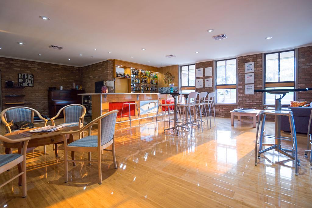Farnham Court Motel And Restaurant Morwell Buitenkant foto