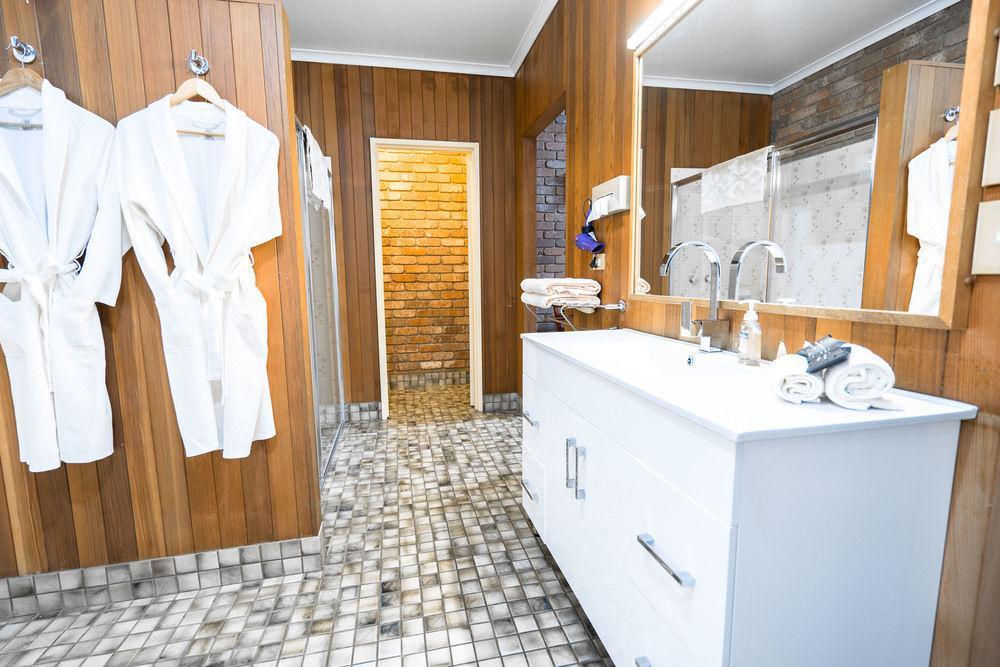 Farnham Court Motel And Restaurant Morwell Buitenkant foto