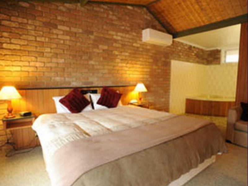 Farnham Court Motel And Restaurant Morwell Buitenkant foto