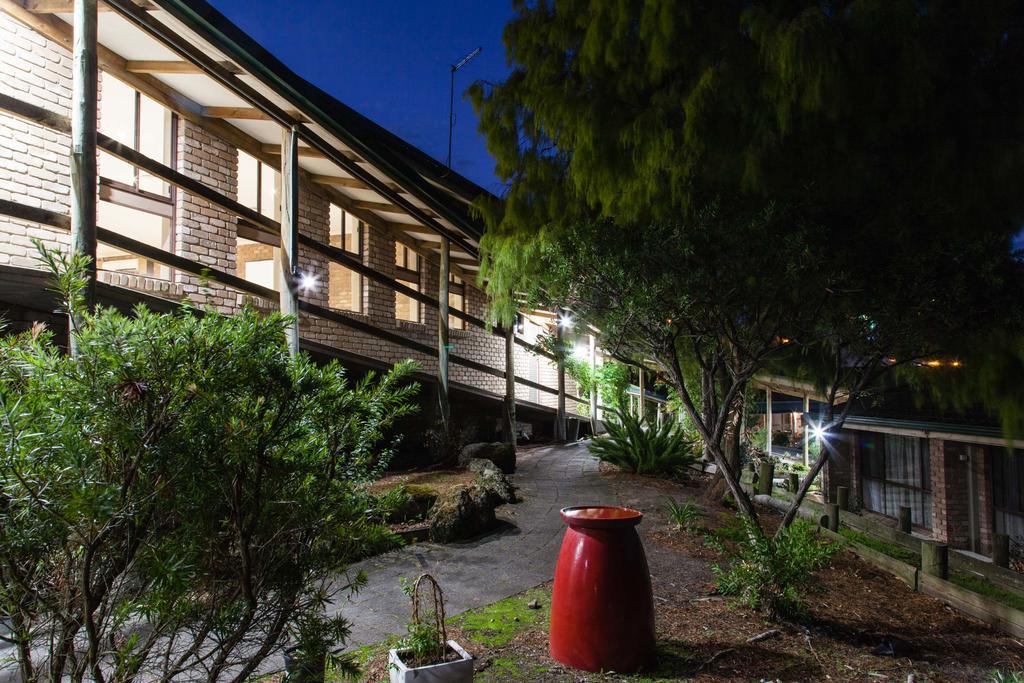 Farnham Court Motel And Restaurant Morwell Buitenkant foto