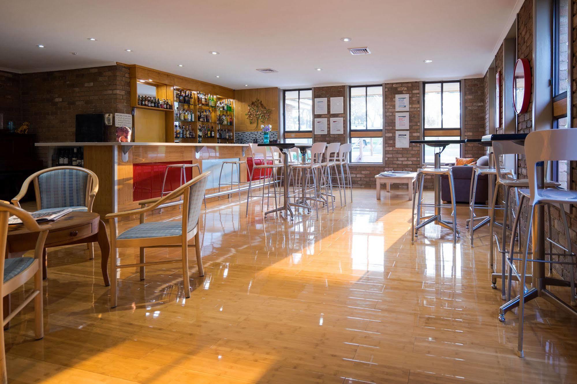 Farnham Court Motel And Restaurant Morwell Buitenkant foto