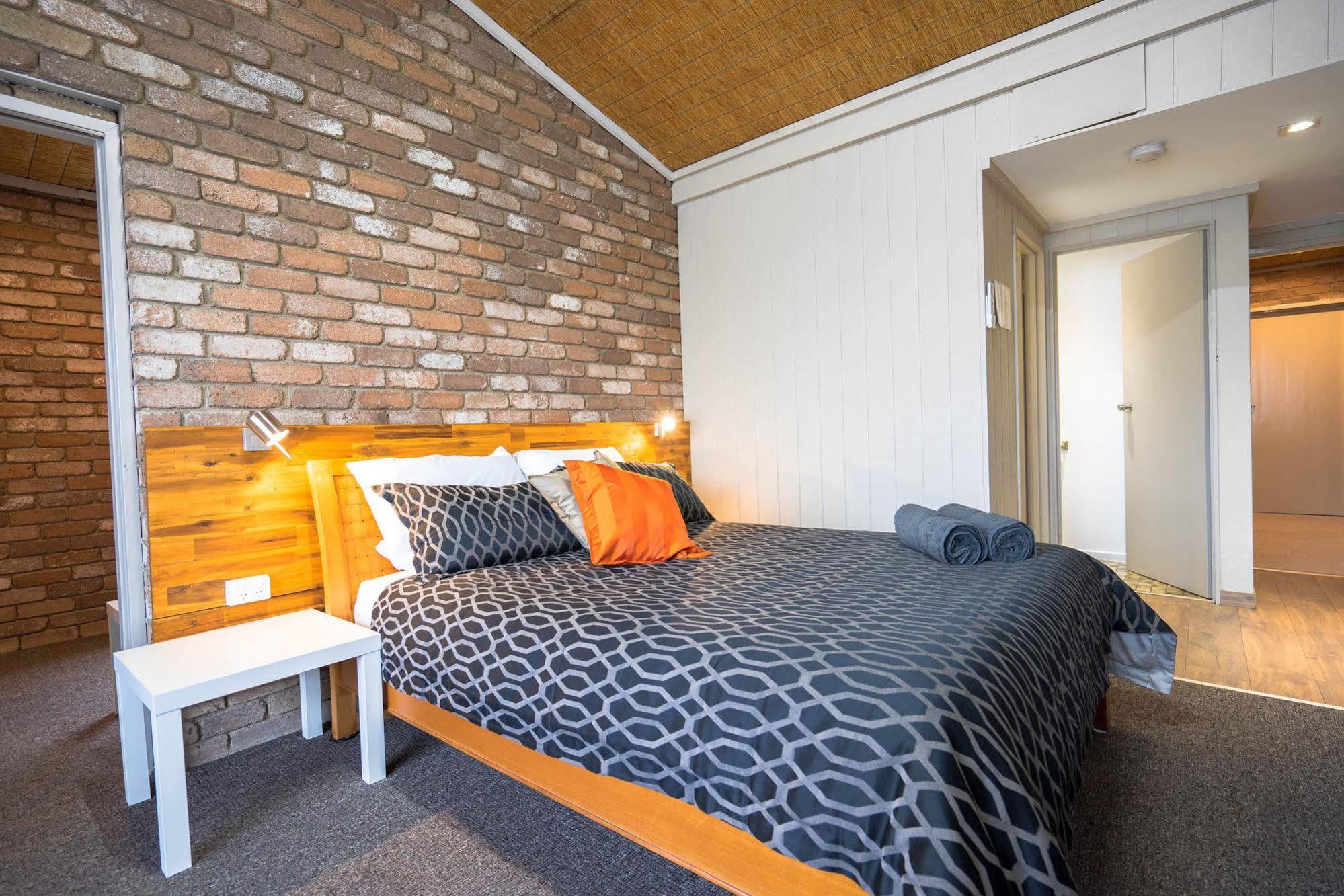 Farnham Court Motel And Restaurant Morwell Buitenkant foto