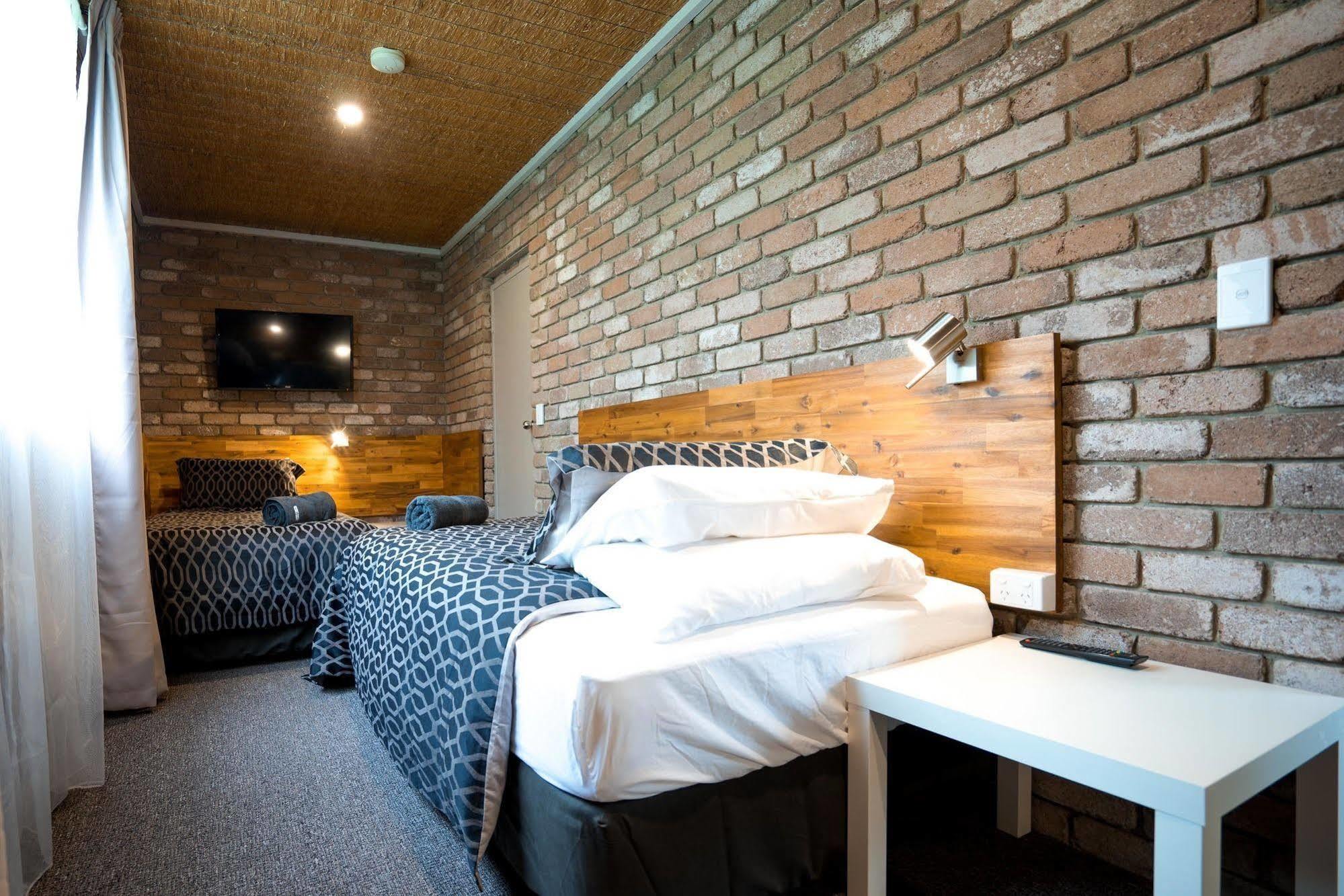 Farnham Court Motel And Restaurant Morwell Buitenkant foto