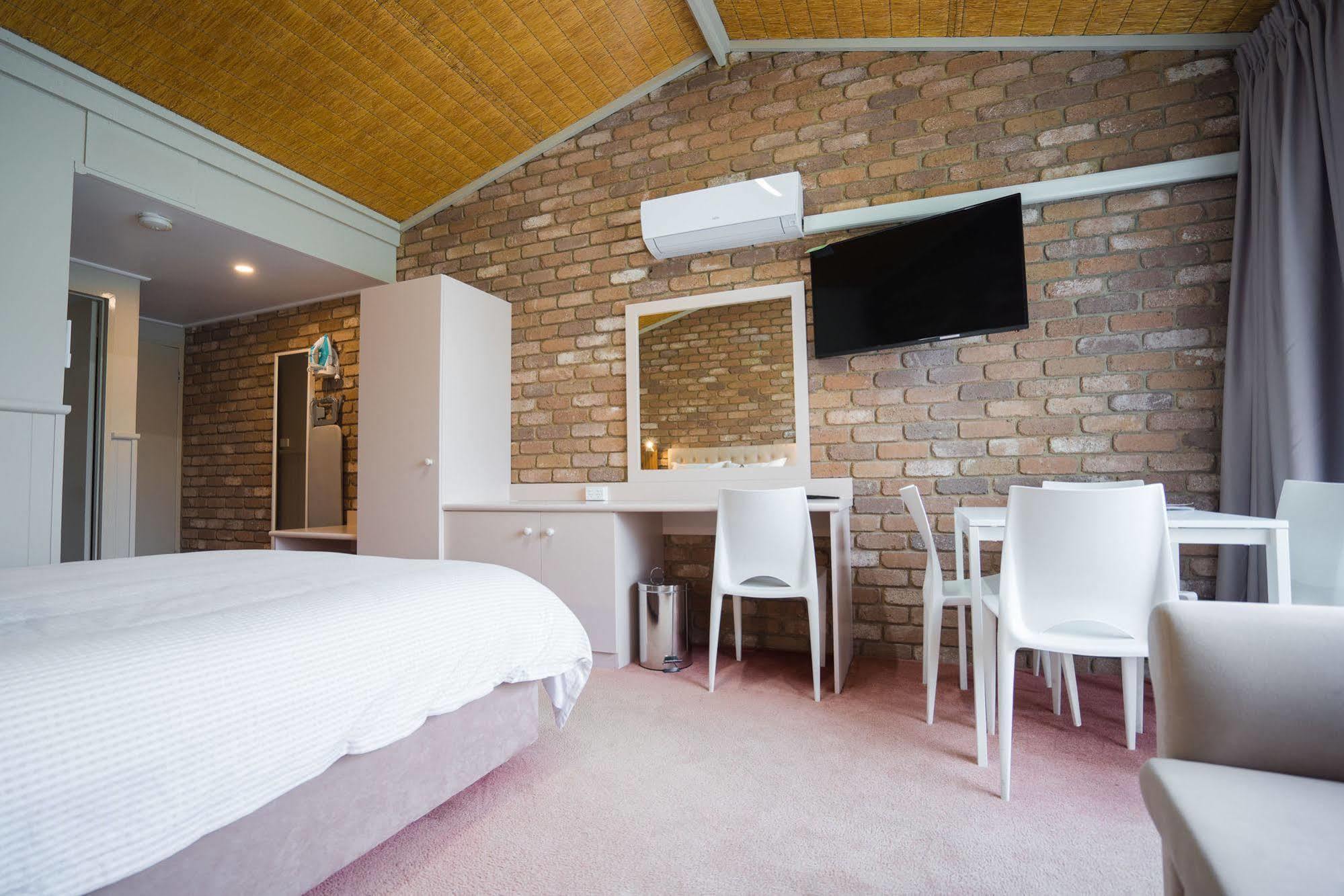Farnham Court Motel And Restaurant Morwell Buitenkant foto