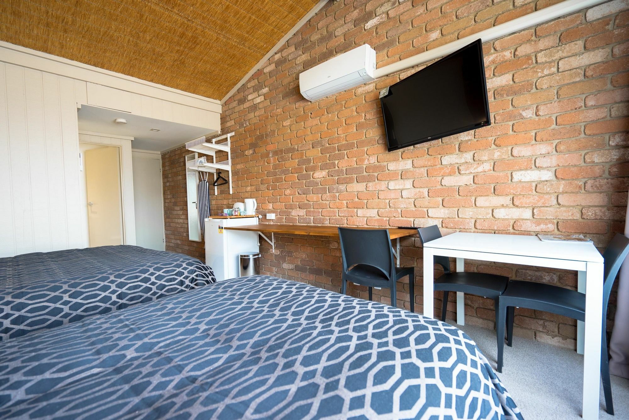 Farnham Court Motel And Restaurant Morwell Buitenkant foto